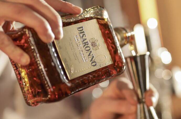 AMARETTO DISARONNO LIKIER MIGDAŁOWY NALEWANIE Z BUTELKI